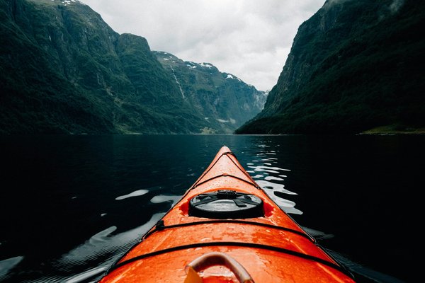 Quels sont les conseils pour une expédition en kayak dans les fjords de Norvège?